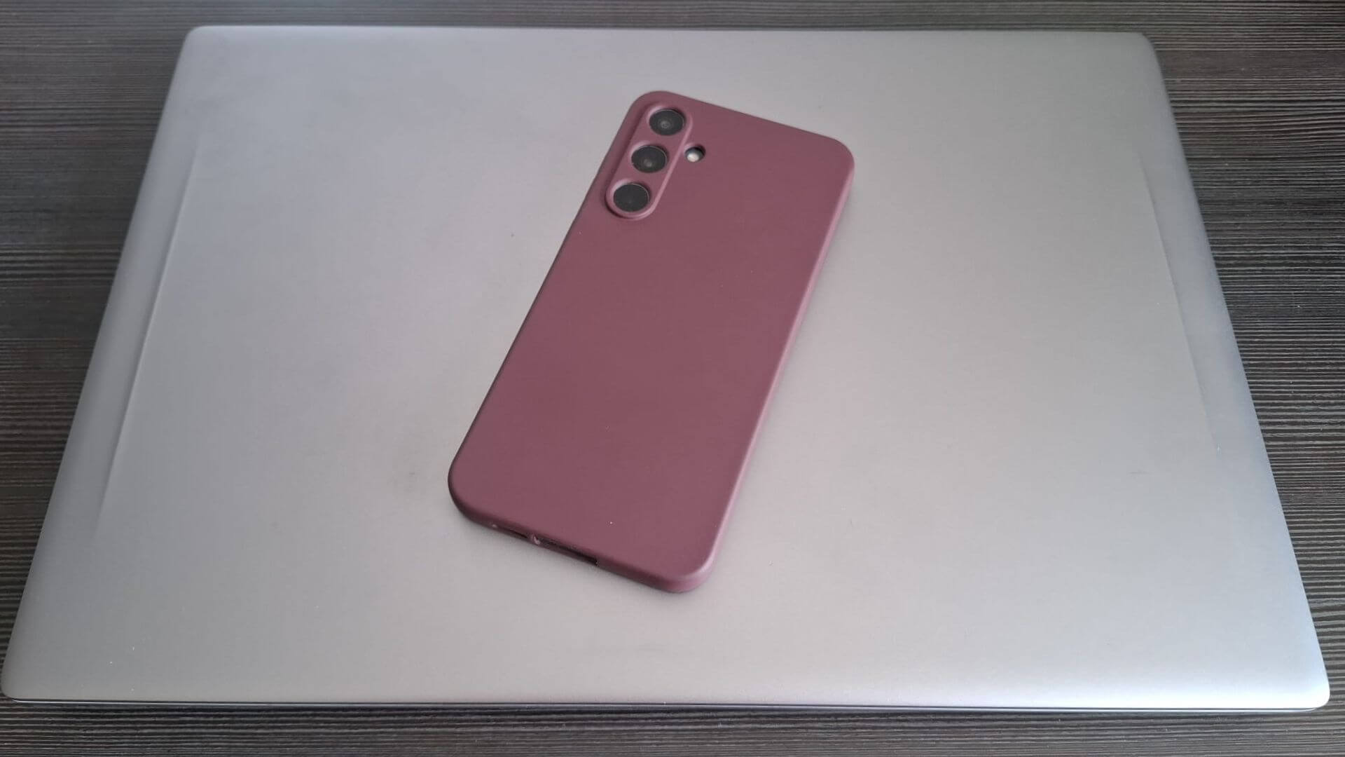 lerncoach-mit-herz-laptop-mit-smartphone_1920 lerncoach-mit-herz-laptop-mit-smartphone_1920